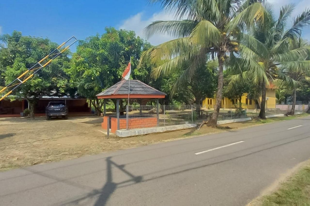 Aa Bungsu Syariah Balekambang Ciletuh Sukabumi Redpartner Hotel Cilowa Eksteriør billede